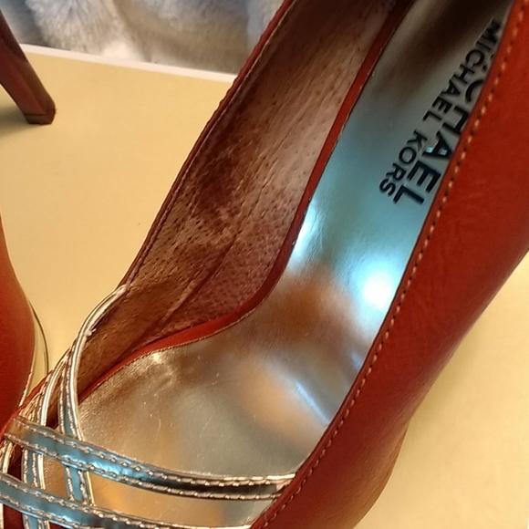 🌠HP🌠 x 2 Michael Michael Kors Luggage/Gold Lana Platforms - Picture 7 of 9